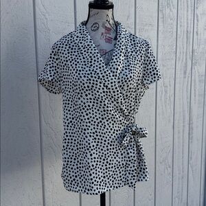 Adrianna Papell Black and White Wrap Blouse Short Sleeve